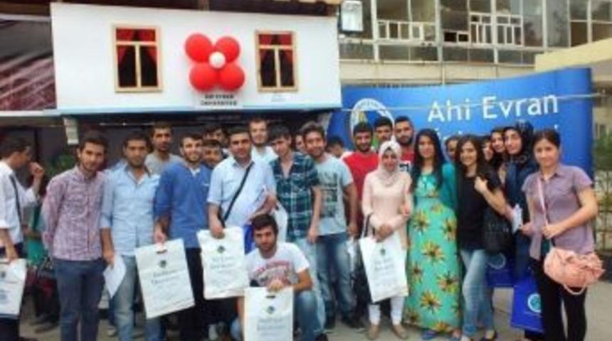 Ahi Evran &Uuml;niversitesi Tanıtım Stantlarına Yoğun İlgi