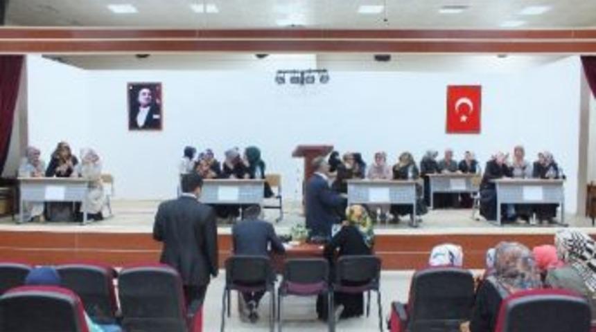 Pasinler'de Kız Kuran Kursları Yarıştı