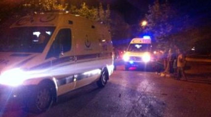 Motosiklet Ağaca &Ccedil;arptı: 2 Yaralı