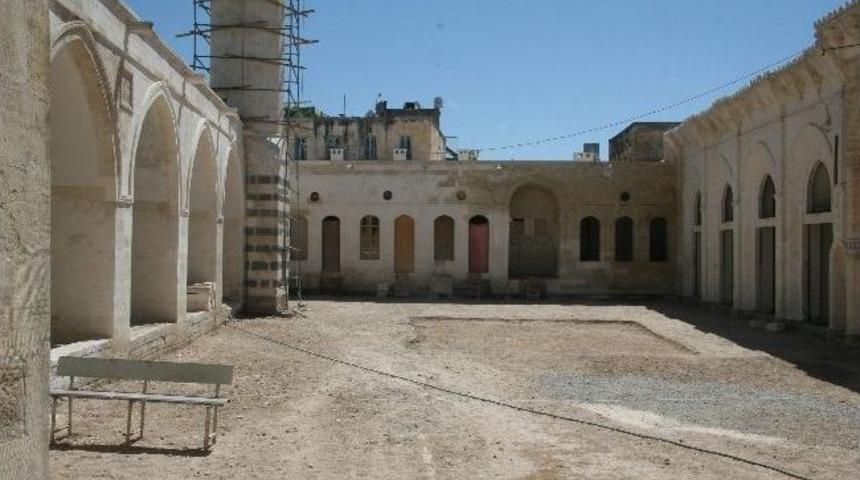 Ulu Cami Restorasyonu S&uuml;r&uuml;yor