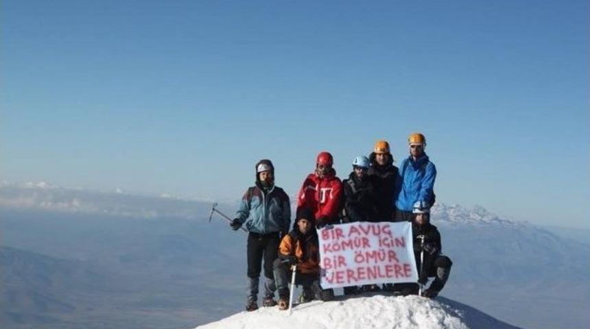 Om&uuml;&rsquo;l&uuml; Dağcılar Soma İ&ccedil;in Zirve Yaptı