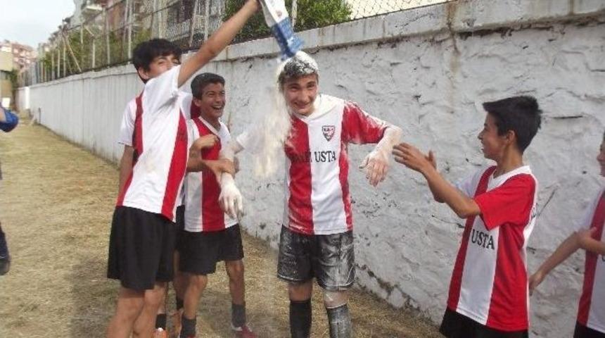 Atakan&rsquo;a Unlu Yumurtalı Kutlama