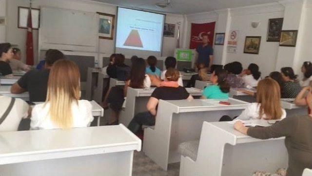 Kuşadası’nda “aile İçi Eğitim“ Semineri