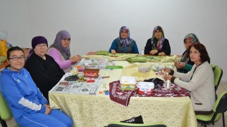 Korkuteli'nde Makine Dikiş Nakış Kursuna Yoğun İlgi