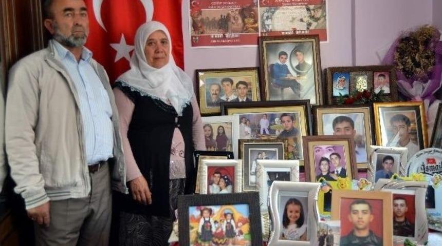 (&ouml;zel Haber) Evlat Hasretiyle Şehit Oğlunun Odasını M&uuml;zeye &Ccedil;evirdi