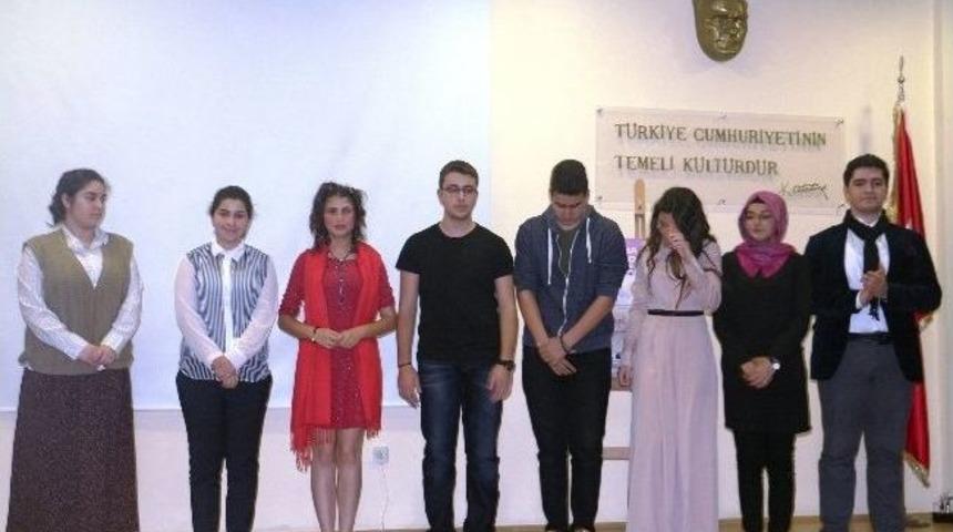 Gen&ccedil; Liseliler Kitapları Dile Getirdi