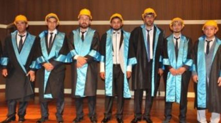 Mezuniyet T&ouml;reninde Kep Yerine Baret Taktılar