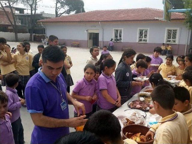 Yılmazk&ouml;y&rsquo;&uuml;n Minik &Ouml;ğrencileri Soma İ&ccedil;in Kermes D&uuml;zenledi 1