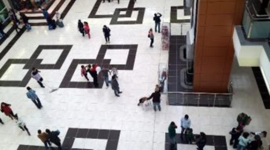 İndirimin Merkezi Cevahir Outlet'e B&uuml;y&uuml;k İlgi