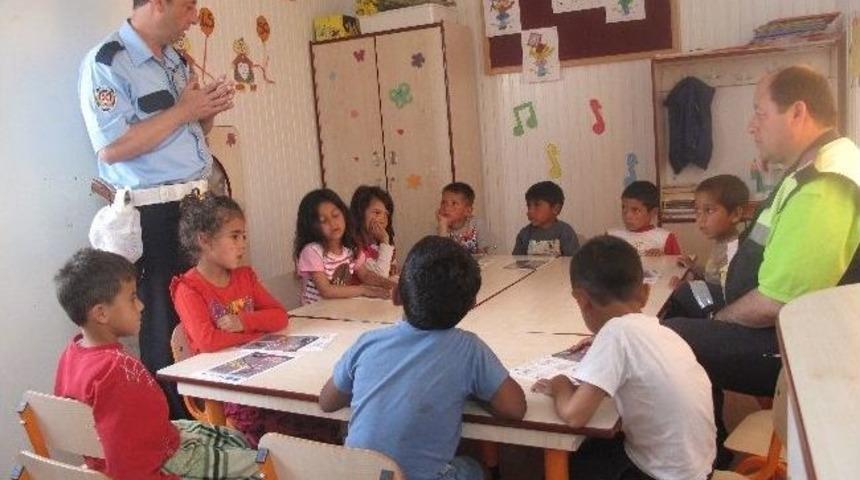 Roman &Ouml;ğrenciler Trafik Kurallarını Polis Amcalarından &Ouml;ğrendi