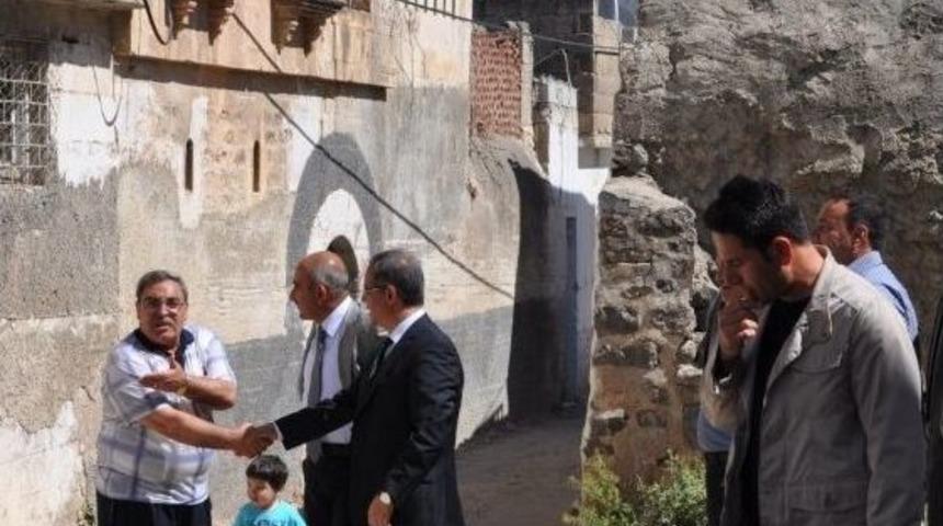 Vali Tapsız İle Başkan Kara, Şeyh Kırbe&ccedil; T&uuml;rbesi&rsquo;nde