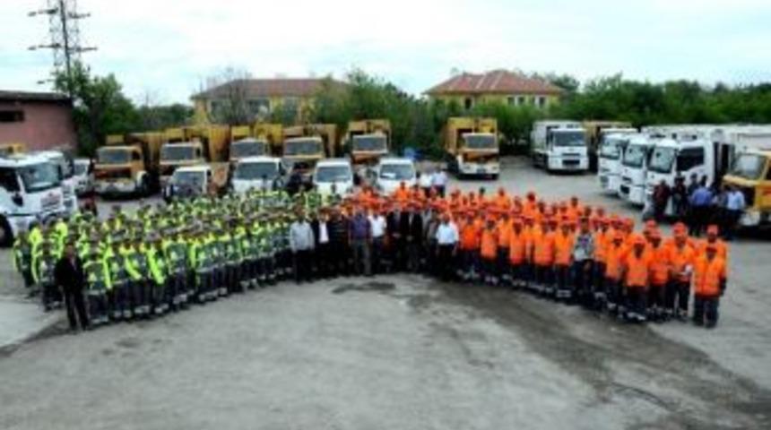 Afyonkarahisar&rsquo;da Temizlik İş&ccedil;ilerine Yazlık Elbiseleri Dağıtıldı