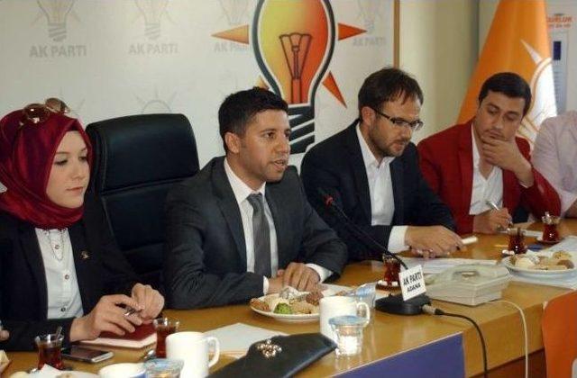 Ak Parti li Gençlerden “gençliğin Siyasete Bakışı” Konulu Toplantı 2