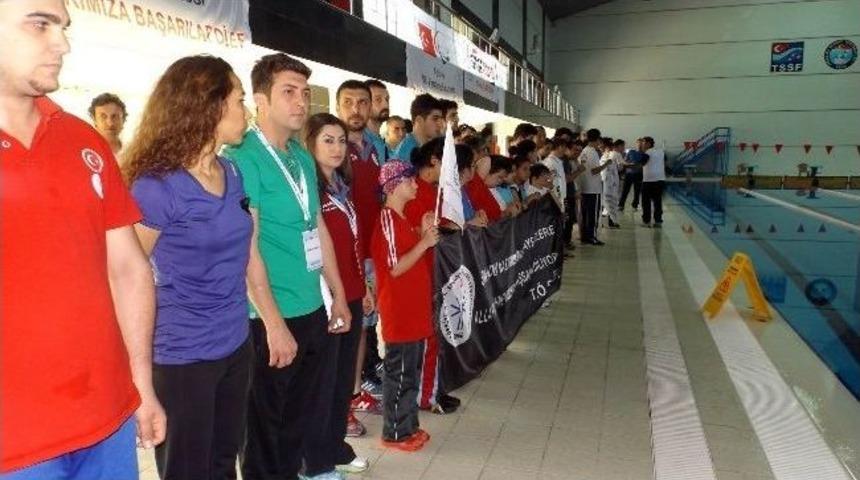 Engelli Y&uuml;z&uuml;c&uuml;ler Milli Takıma Girmek İ&ccedil;in Kula&ccedil; Attı