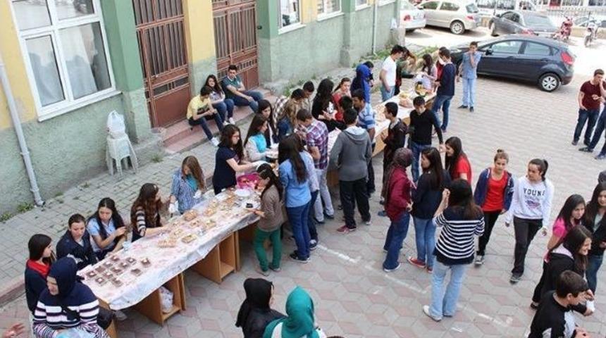 &Ouml;ğrenciler Engelleri 'kermes'le Aştı