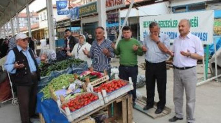 Pazarcılardan Soma İ&ccedil;in Dua Aşevi İ&ccedil;in De Yardım