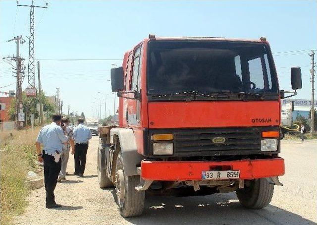 Polis Memuru Tır'ın Altında Kaldı