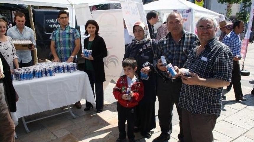Denizli&rsquo;de Beş Bin Paket S&uuml;t Dağıtıldı