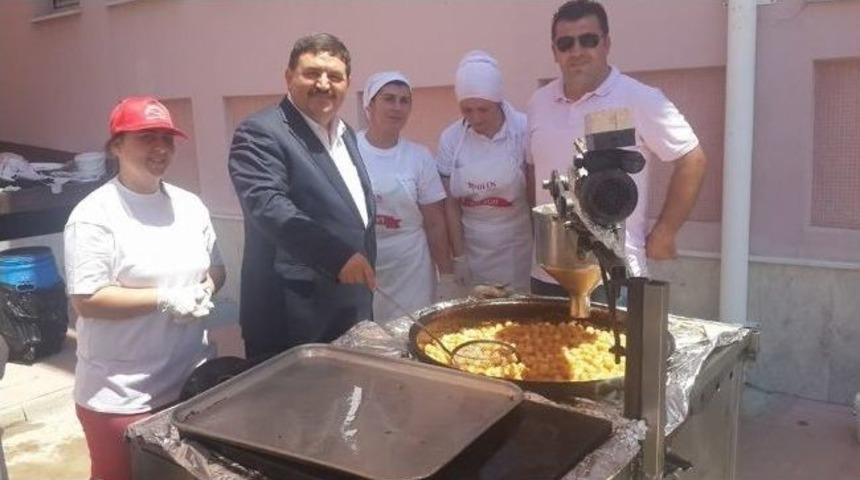 &Uuml;niversite &Ouml;ğrencilerinden Soma İ&ccedil;in Lokma Hayrı