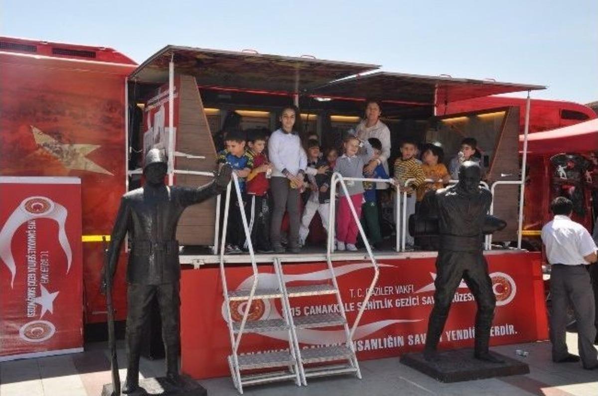 Minikler Savaş M&uuml;zesini Gezdi