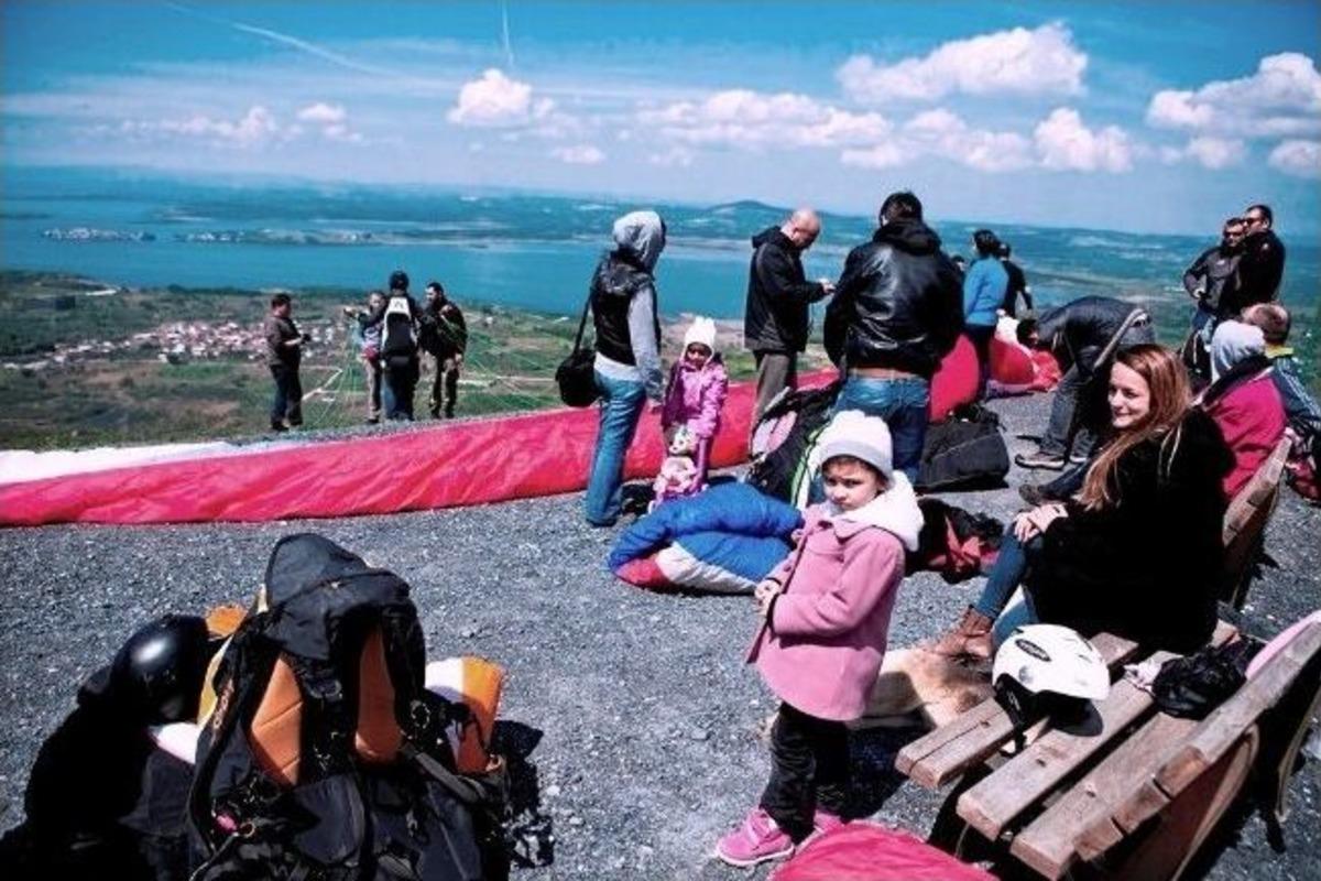 Fadıllı&rsquo;da Bulutlar Paraş&uuml;t A&ccedil;tı