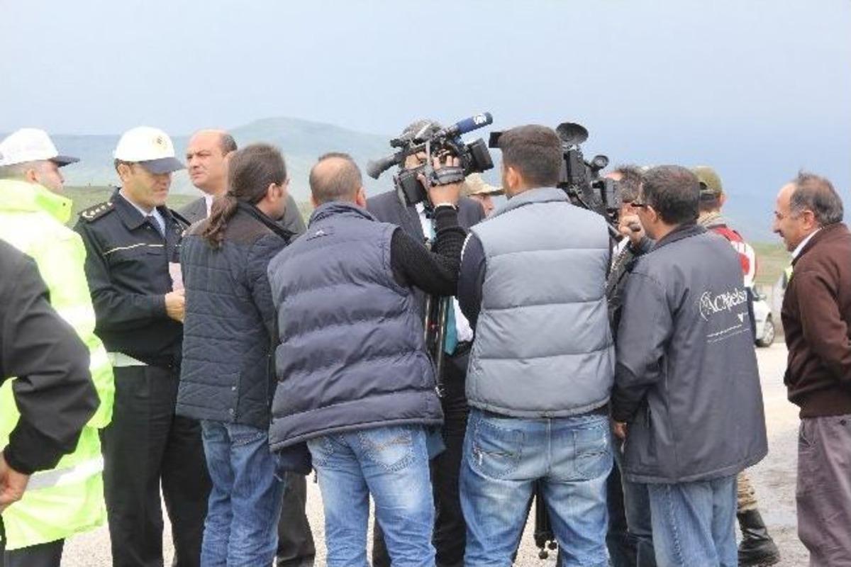 Erzurum&rsquo;da Yolcu Otob&uuml;s&uuml; Yan Yattı: 20 Yaralı