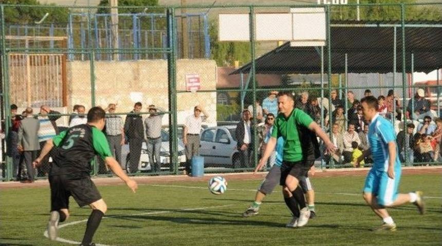 Niğde&rsquo;ye 15 Bin Kişilik Stadyum