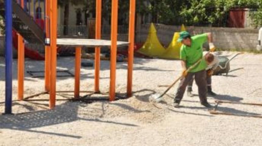 Meram’da Parklara Oyun Grupları Yerleştiriliyor