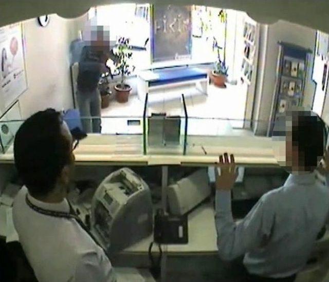 Banka Ve Ptt Şubelerine Dadanan Soyguncu Kamerada 2