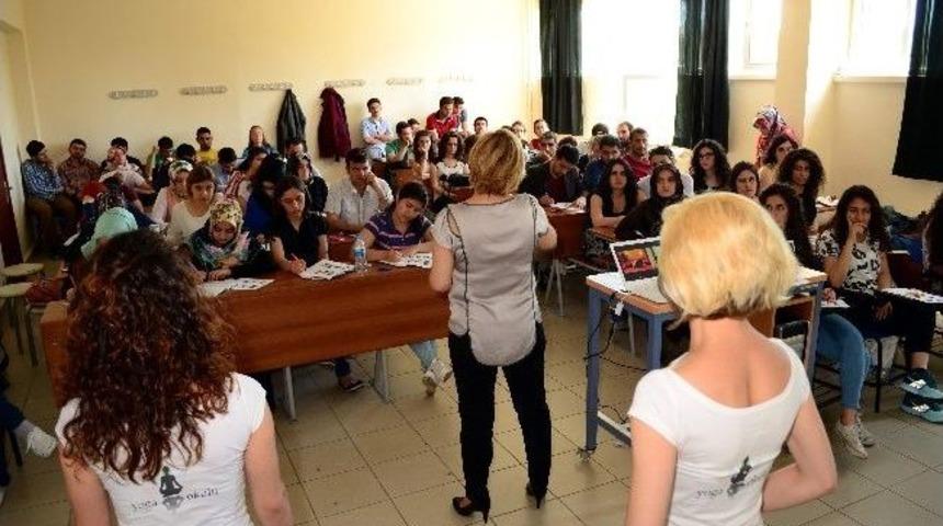 Eskişehir Yoga Okulu &Ccedil;apa &Uuml;niversitesi&rsquo;ndeydi