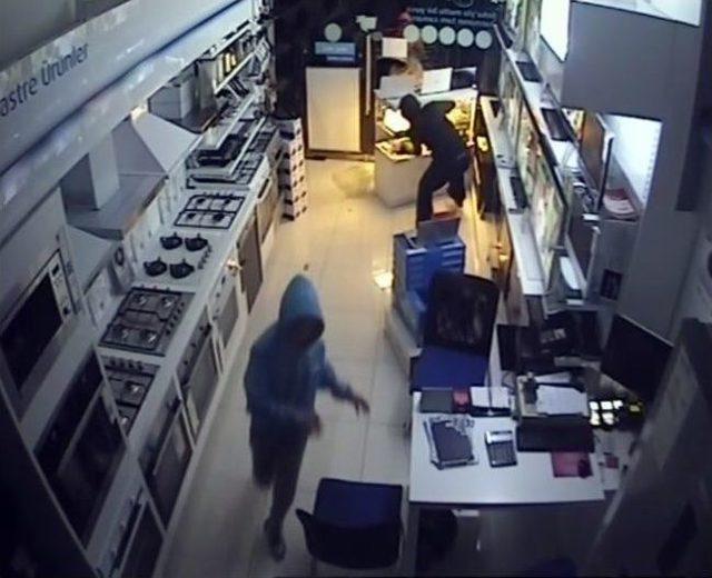 Hırsızlara Baskın Yapan Polis, B&uuml;y&uuml;k Vurgunu &Ouml;nledi 1