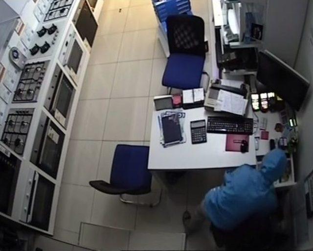 Hırsızlara Baskın Yapan Polis, B&uuml;y&uuml;k Vurgunu &Ouml;nledi 2