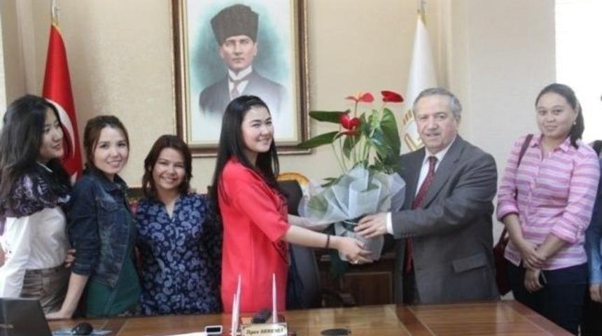 Kazak &Ouml;ğrencilerinden M&uuml;ft&uuml; Serenliye Ziyaret