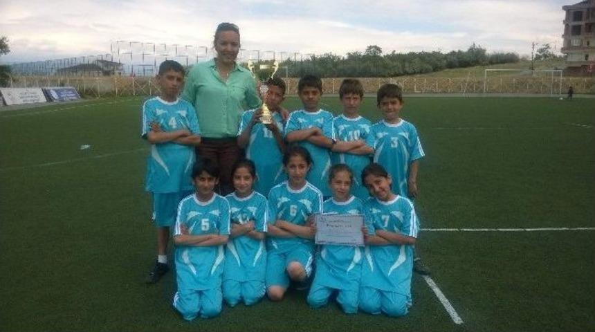 &Ouml;ğrenciler Yakan Top&rsquo;da İl 1&rsquo;ncisi Oldu