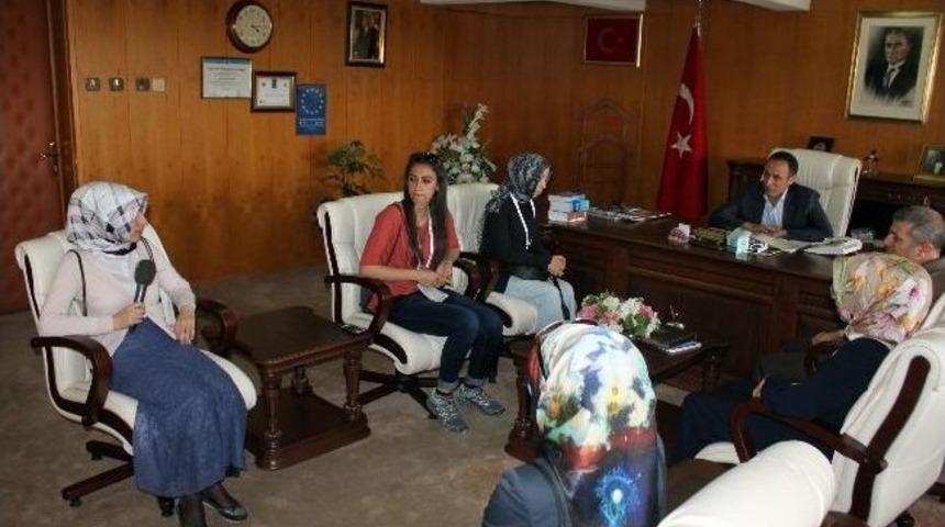 Gen&ccedil; Sporculardan F&uuml; Rekt&ouml;r&uuml; Prof. Dr. Demirdağ&rsquo;a Ziyaret