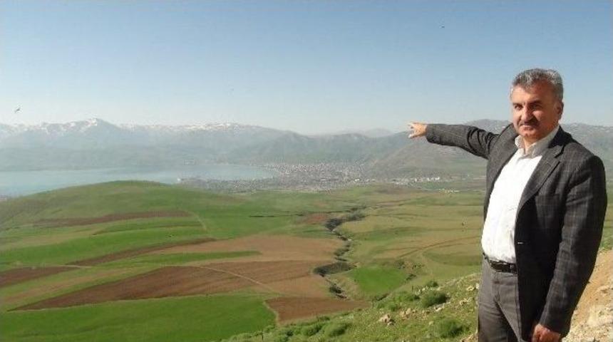 Do&ccedil;. Dr. Demirtaş: &ldquo;tatvan T&uuml;rkiye&rsquo;de İl Konumunda Olan Tek İl&ccedil;e&rdquo;