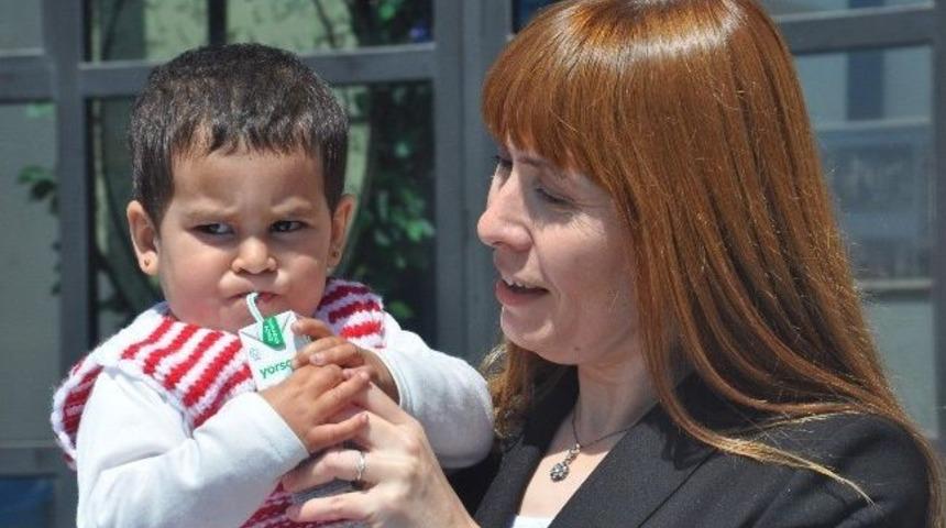 Balıkesir'de 10 Bin Paket S&uuml;t Dağıtıldı