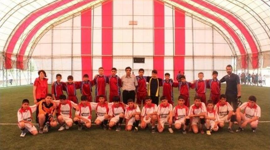 Yazıhan&rsquo;da Futbol Turnuvasında Yarı Final Takımları Belirlendi