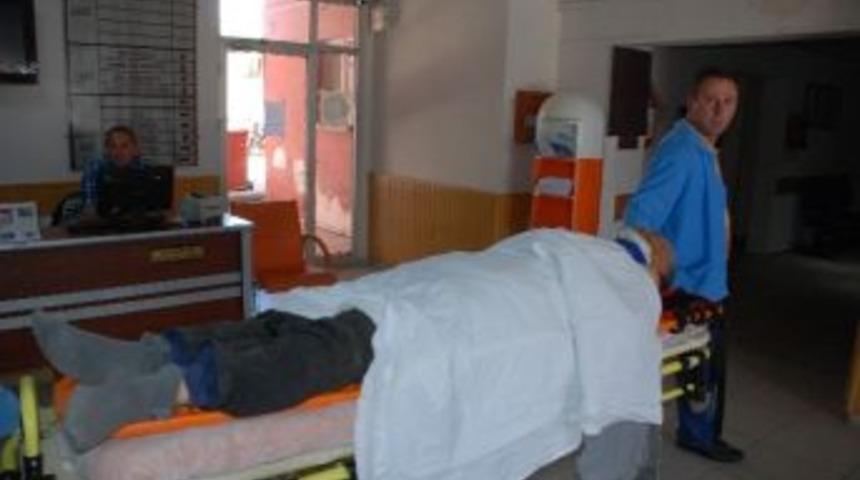 Trakt&ouml;r İle Ağa&ccedil; Arasına Sıkıştı