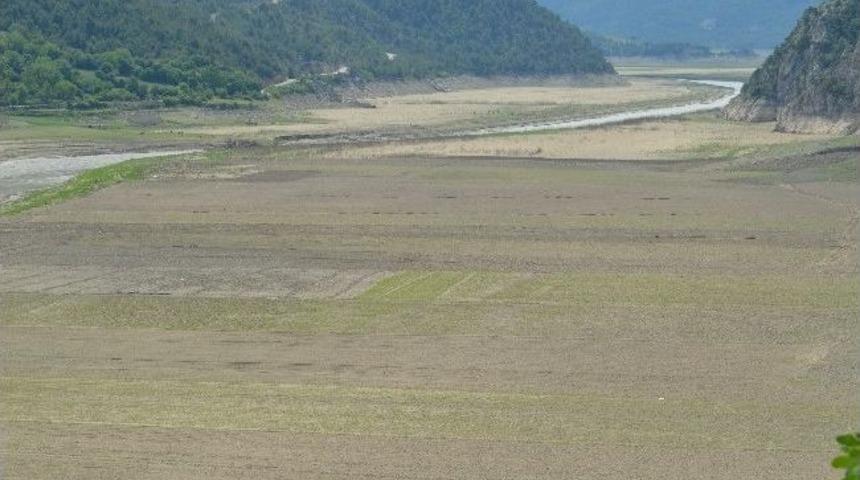 Baraj Seviyesi D&uuml;şt&uuml;, Balık Tutulan Alanlar Tarla Oldu