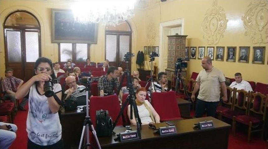 Edirne Belediye Başkanı G&uuml;rkan, "selimiye Meydanını K&ouml;t&uuml; G&ouml;r&uuml;nt&uuml;den Kurtaracağız"