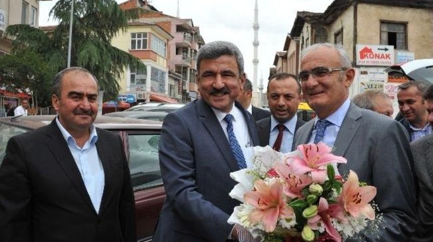 Başkan Yılmaz, Vezirk&ouml;pr&uuml;&rsquo;de &Ccedil;i&ccedil;ekle Karşılandı