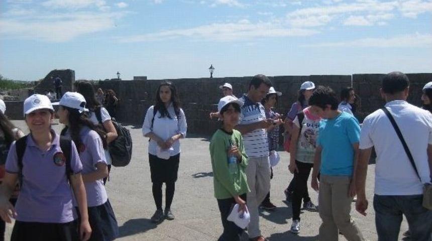 550 &Ouml;ğrenciye Diyarbakır Gezdirildi