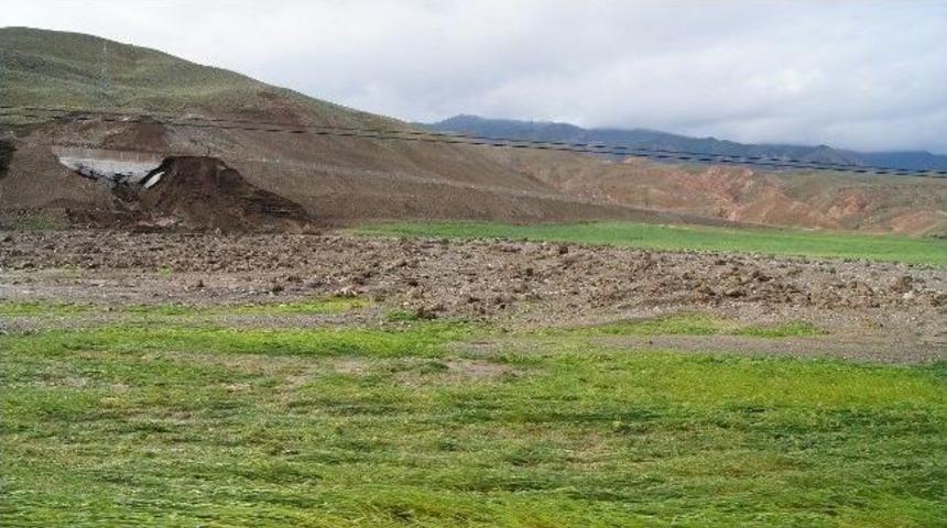 Kağızman&rsquo;da Baraj Kanalı Patladı