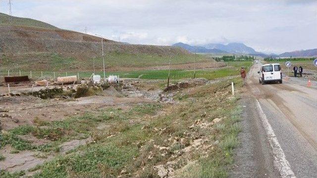 Kağızman&rsquo;da Baraj Kanalı Patladı 2