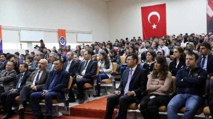 Ar&uuml;&rsquo;de &ldquo;t&uuml;rkiye&rsquo;de Sosyal Bilimler Ve Sosyolojinin &Ouml;nce Rol&uuml;&rdquo; Konuşuldu