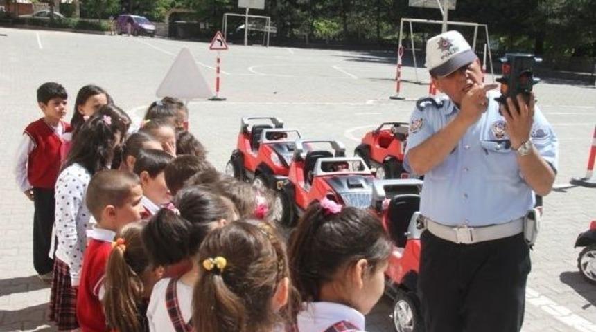Minik &Ouml;ğrencilere Trafik Eğitimi