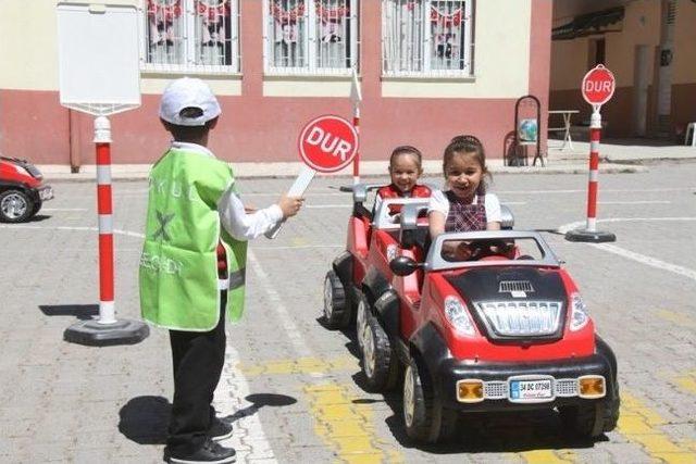 Minik Öğrencilere Trafik Eğitimi 1