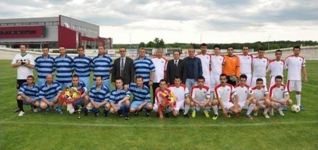 G&uuml;mr&uuml;k&ccedil;&uuml;ler Dostluk Ma&ccedil;ında Bir Araya Geldi