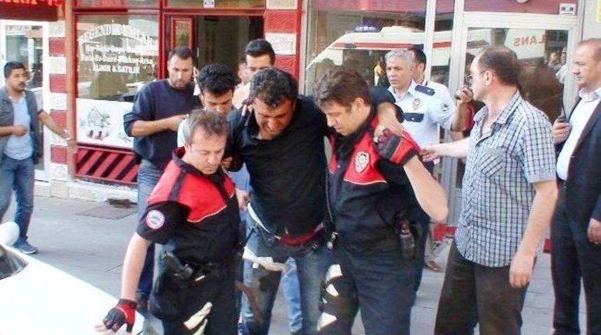 Alacak Verecek Meselesi Kanlı Bitti: 2 Yaralı